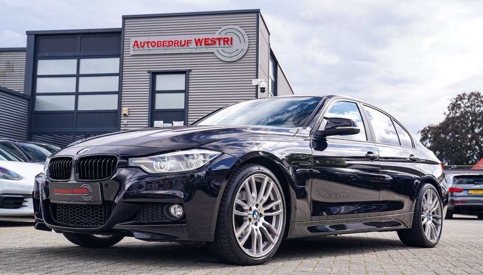 BMW 3-serie - 330e High Executive | Stoelverwarming | PDC | Navigatie | Bluetooth | M-Look - AutoWereld.nl