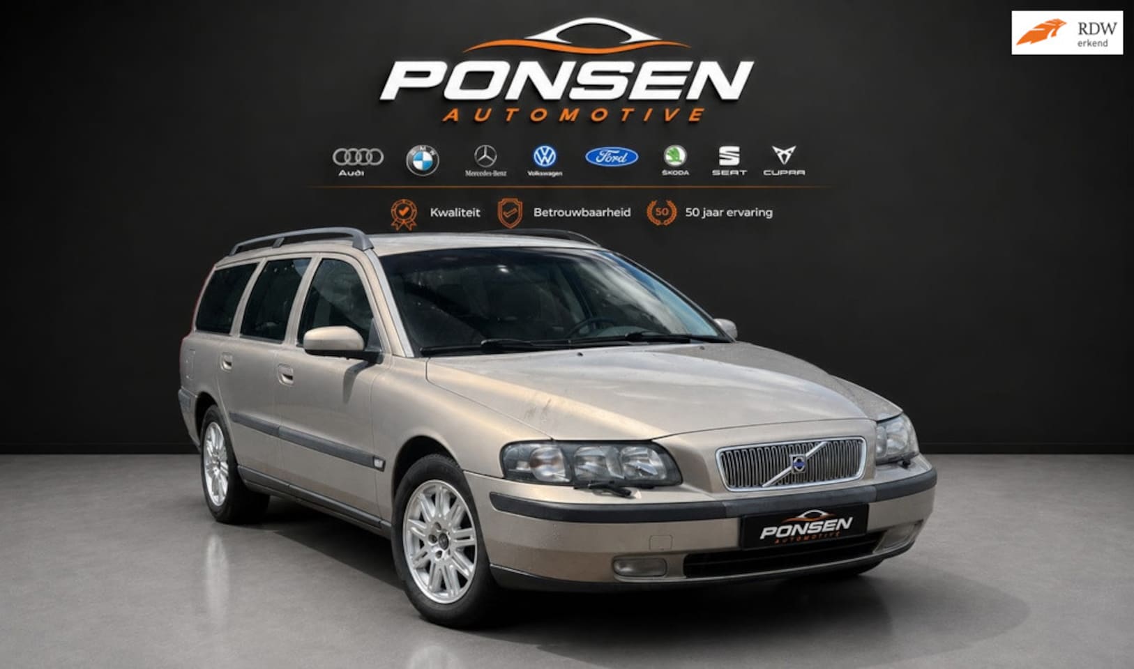 Volvo V70 - 2.5 T Comfort Line 7 p - AutoWereld.nl