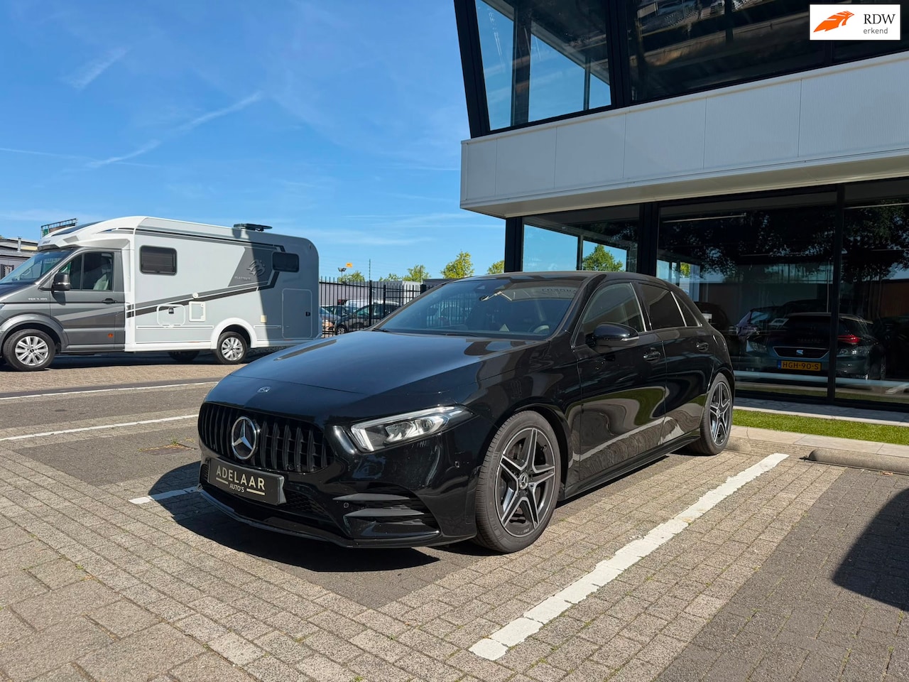 Mercedes-Benz A-klasse - 220 Premium Plus l PANORAMADAK l MOTOR KAPOT - AutoWereld.nl