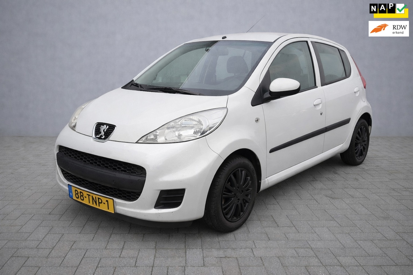 Peugeot 107 - 1.0-12V XS Hele leuke!! Spoiler! - AutoWereld.nl