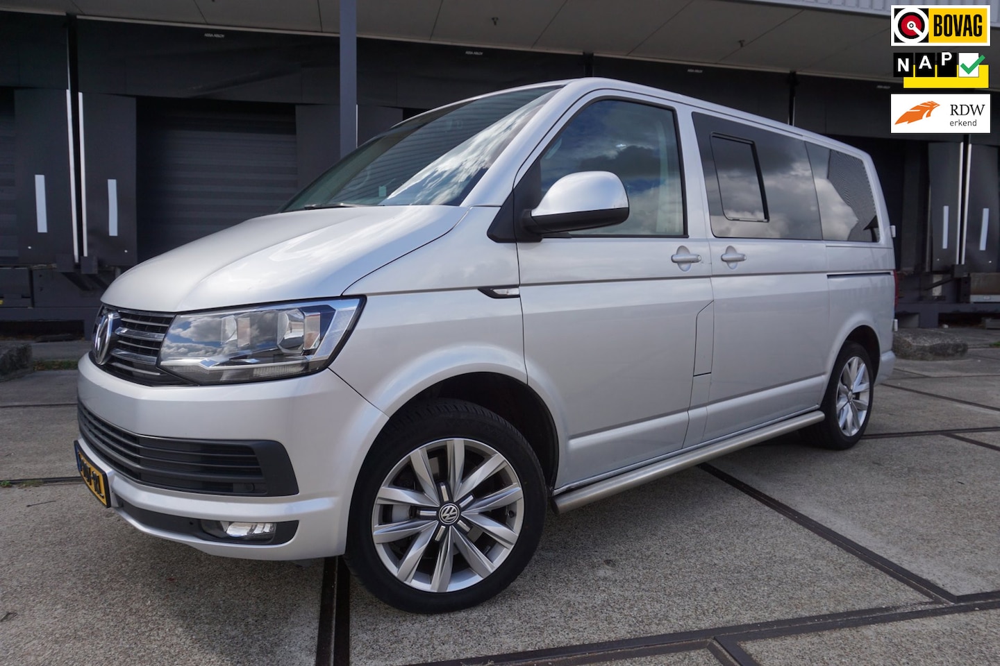 Volkswagen Transporter - 2.0 TDI L1H2 Highline * DSG * 204 PK * 2x schuifdeur - AutoWereld.nl