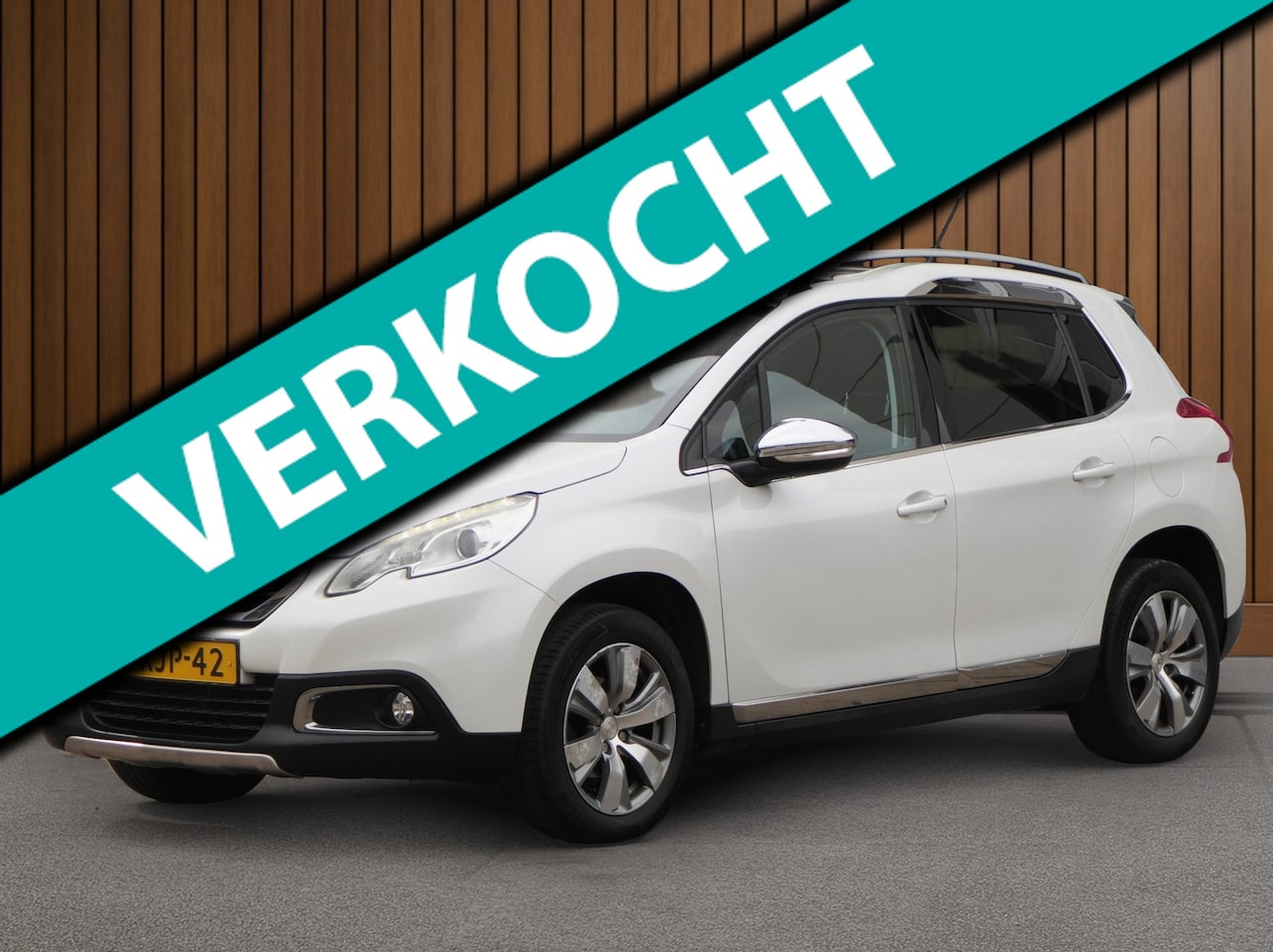 Peugeot 2008 - 1.2 VTi Allure 82PK |Distributieriem v.v. | Pano | Parkeersensoren | Cruise | Navi | NAP - AutoWereld.nl