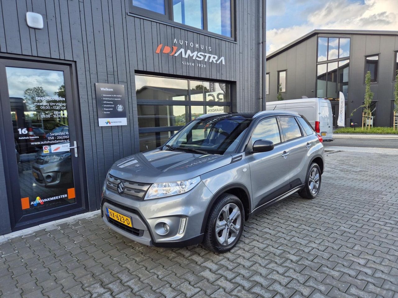 Suzuki Vitara - 1.6 Exclusive Automaat|Trekhaak|Camera|Stoelverwarming|Navi|Cruise|Topstaat!| - AutoWereld.nl