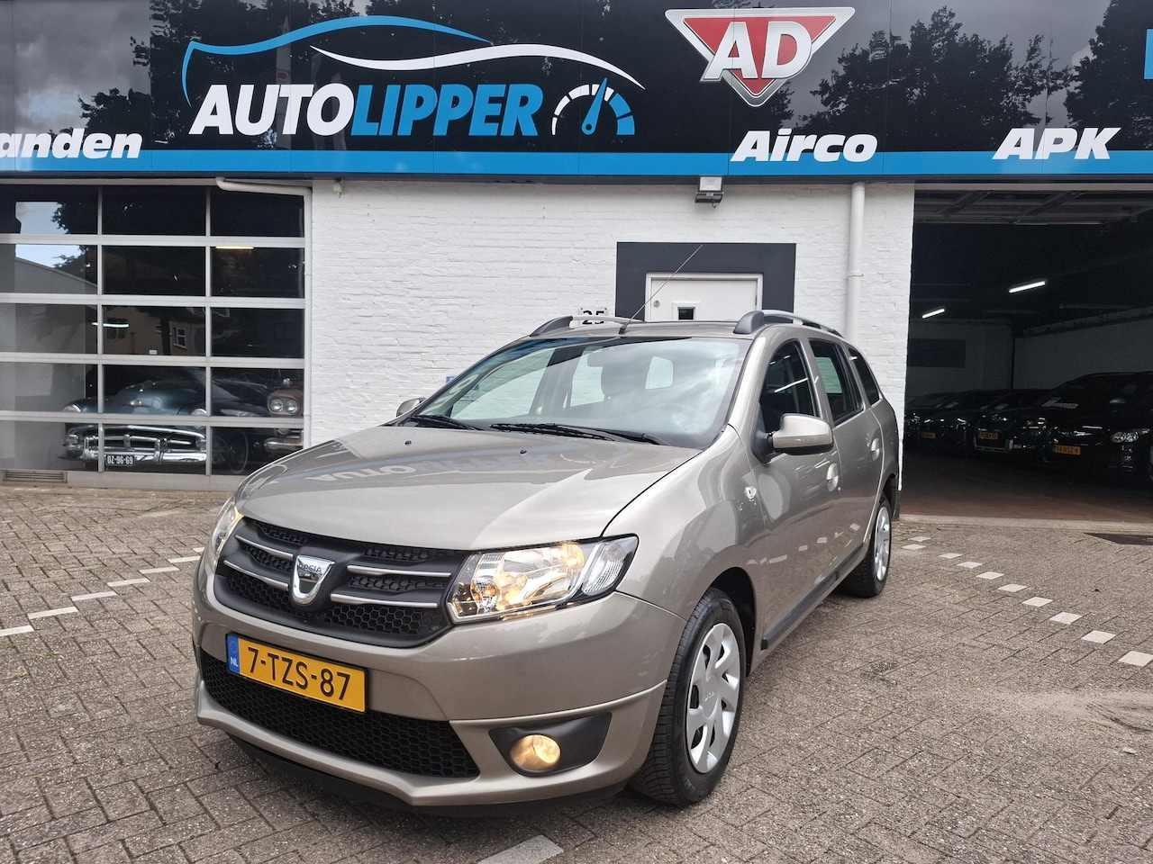 Dacia Logan MCV - 0.9 TCe Lauréate Trekhaak | Cruise | Navi | All Seasons | Nieuwe APK bij aflevering - AutoWereld.nl