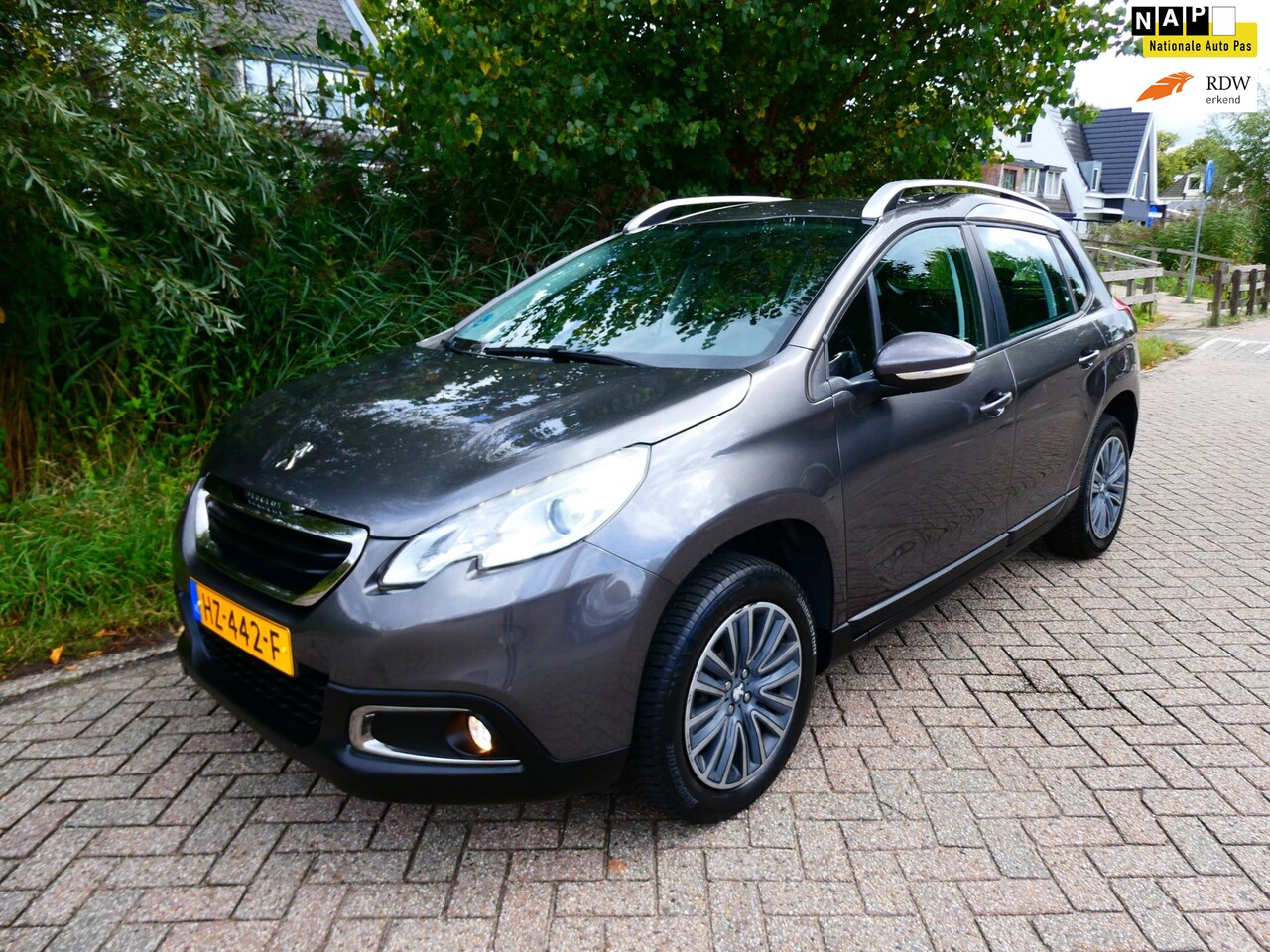 Peugeot 2008 - 1.2i Active 110pk 125.000km. Clima Cruise Trekhaak 1270kg. - AutoWereld.nl