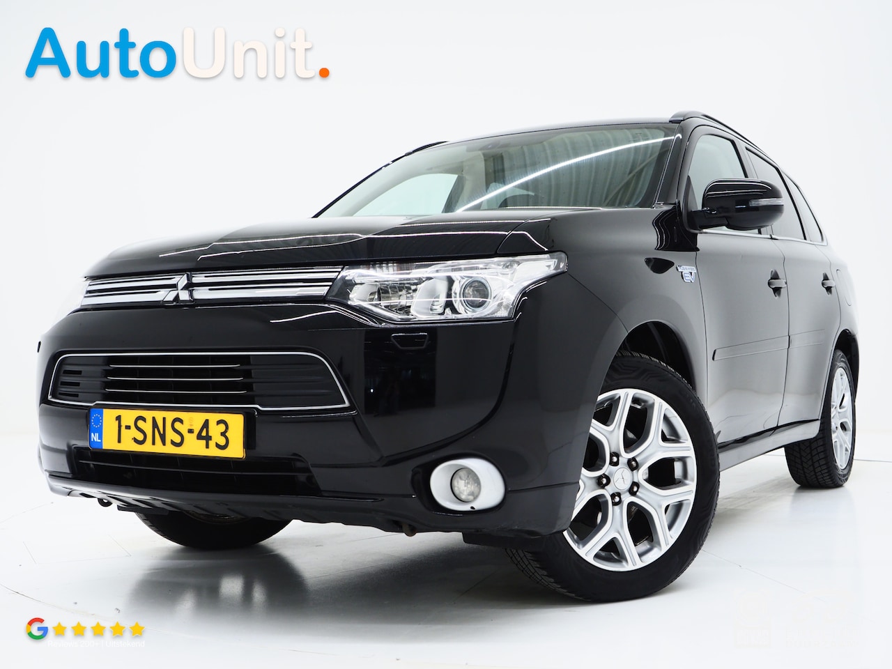 Mitsubishi Outlander - 2.0 PHEV Instyle | Schuifdak | Trekhaak | Leder | Keyless | Camera | Stoelverwarming | Cru - AutoWereld.nl