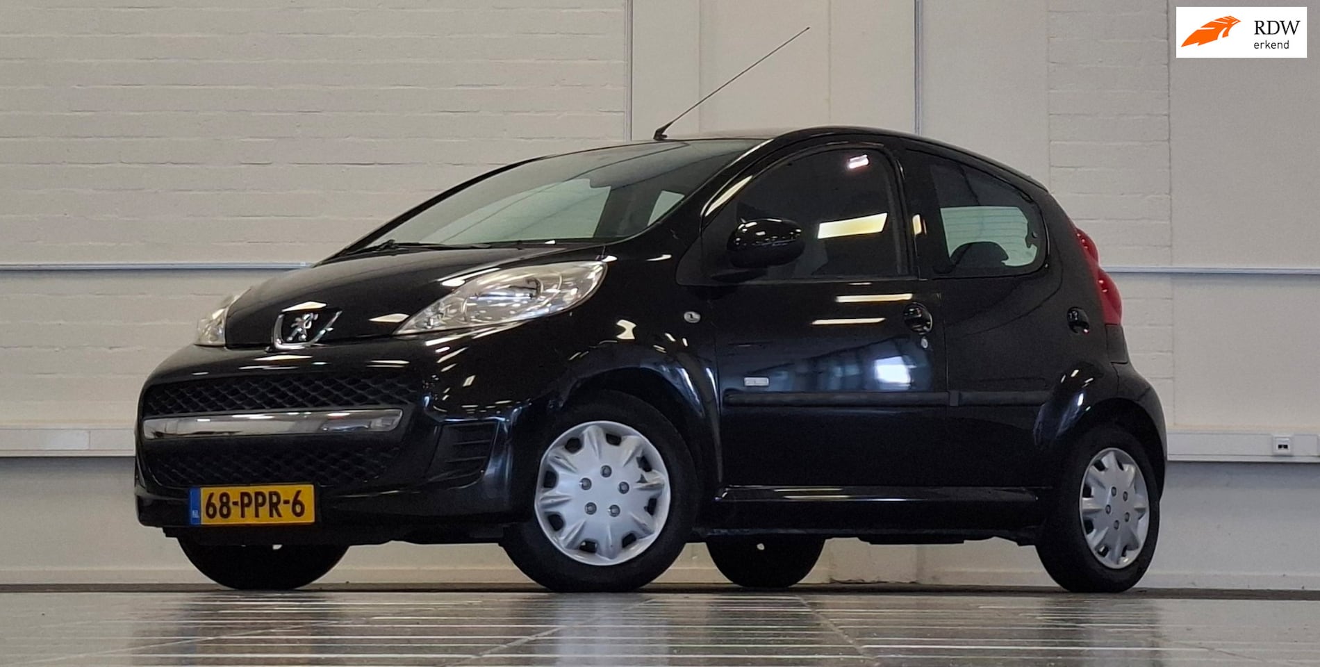 Peugeot 107 - 1.0i 12V Millesim 200 Airco Elek. pakket Garantie APK 09-05-2027 - AutoWereld.nl