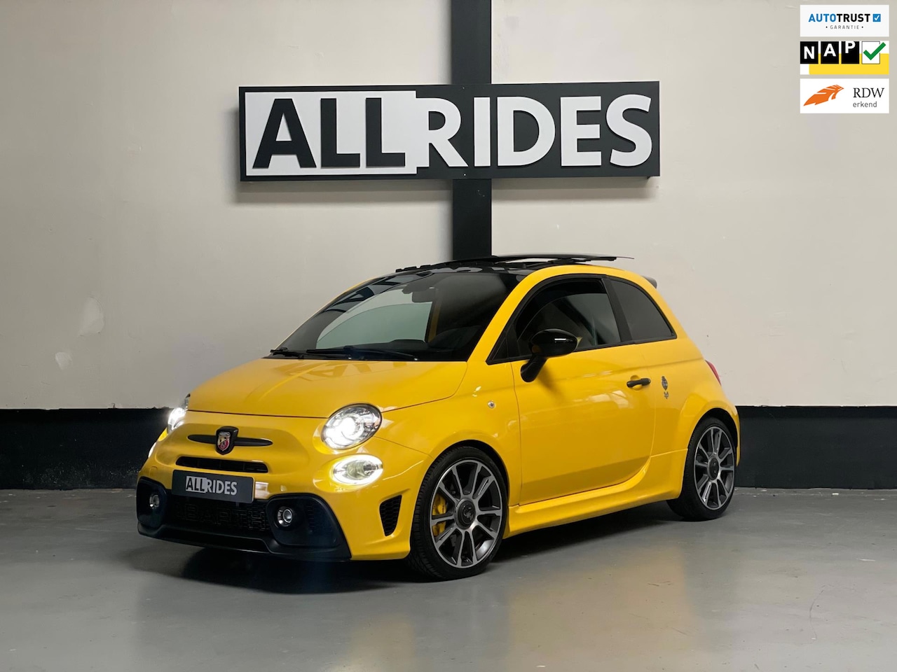 Fiat 500 Abarth - 1.4 T-Jet Competizione 70th Anniversary | kuipstoelen | Pano | DAB | Beats by Dre | Navi - AutoWereld.nl