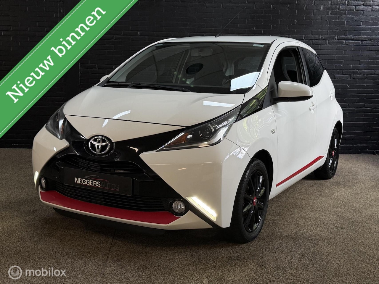 Toyota Aygo - 1.0 VVT-i x-clusiv CAMERA CRUISE AIRCO VELGEN - AutoWereld.nl