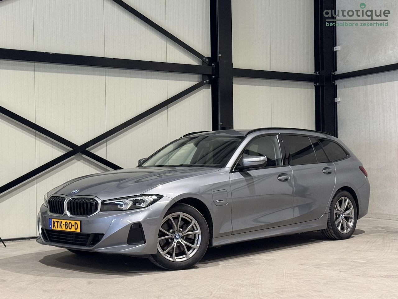 BMW 3-serie Touring - 320e Aut. | navi | led | facelift model | shadow line | - AutoWereld.nl