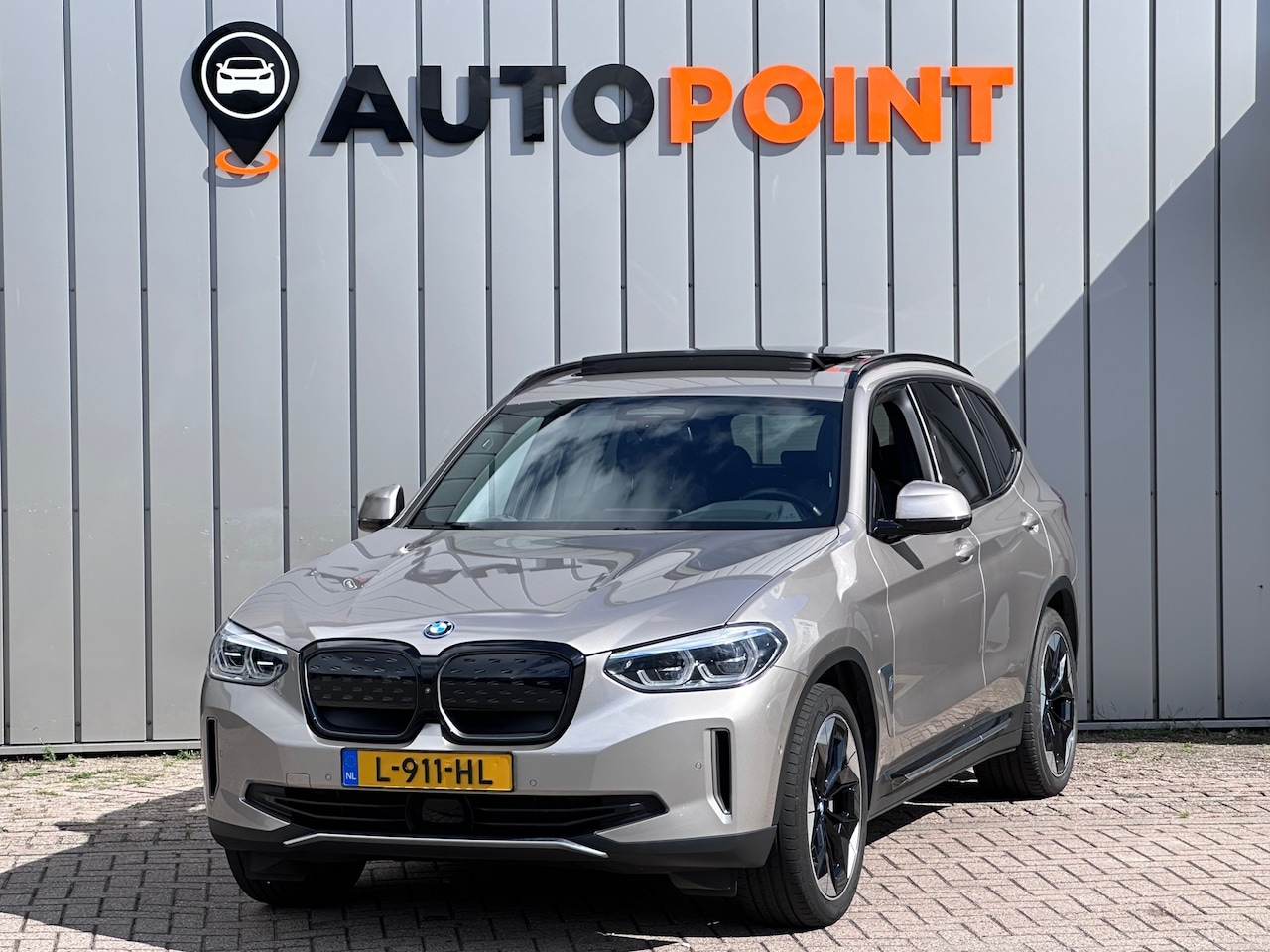 BMW iX3 - High Executive 80 kWh PANO Harman&kardon SOH 97% TREKHAAK LED LEER - AutoWereld.nl