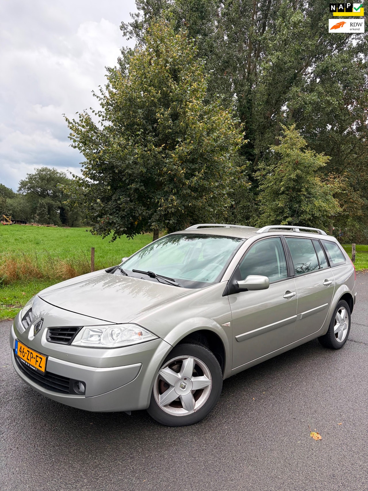 Renault Mégane Grand Tour - 1.6-16V Business Line 1.6-16V Business Line, Nap, Keyless, Nieuwe Driem - AutoWereld.nl