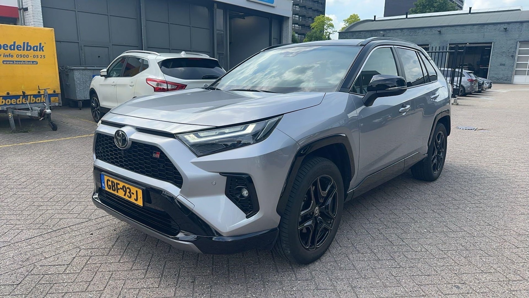Toyota RAV4 - 2.5 Hybrid AWD GR SPORT | Panoramadak | Trekhaak | - AutoWereld.nl