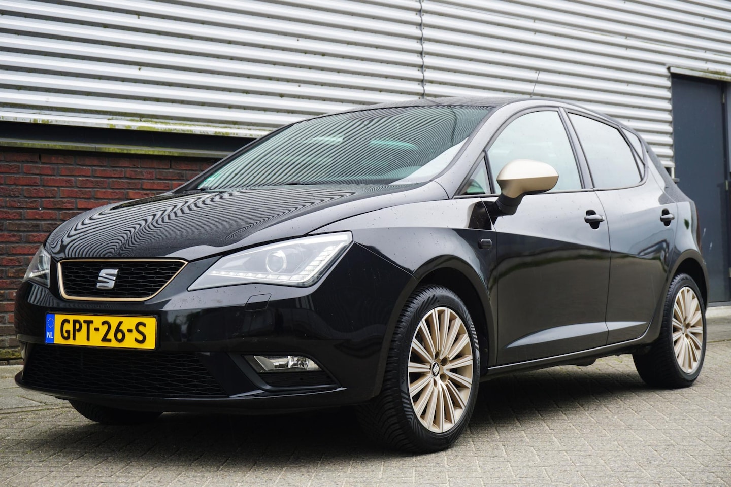 SEAT Ibiza ST - 1.0 Navigatie/Xenon/Parkeersensor/All-Seasonbanden - AutoWereld.nl