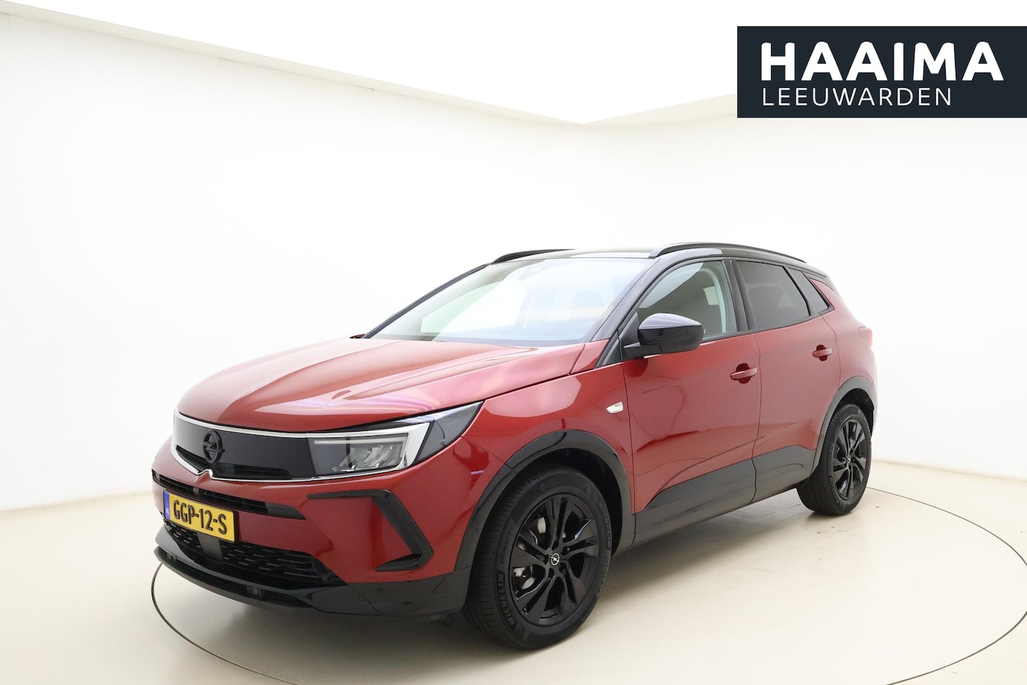 Opel Grandland - 1.2 Turbo GS Automaat | Stoel & Stuurverwarming | Camera | Navigatie via Carplay | Zwart d - AutoWereld.nl