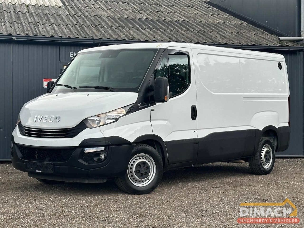 Iveco Daily - 35 S 16 35S16 Automaat - trekhaak - luchtvering - Euro6 - Cruise - AutoWereld.nl