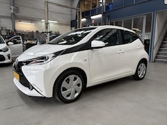 Toyota Aygo - 1.0 VVT-i 69pk 5D x-play | Navigatie | Camera | Airco | Bluetooth | NAP | Rijklaar prijs