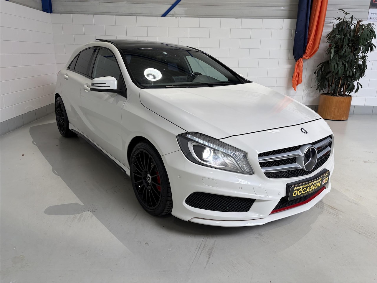 Mercedes-Benz A-klasse - A180 AUT7, AMG-Line, Panorama, Xenon, Leder - AutoWereld.nl