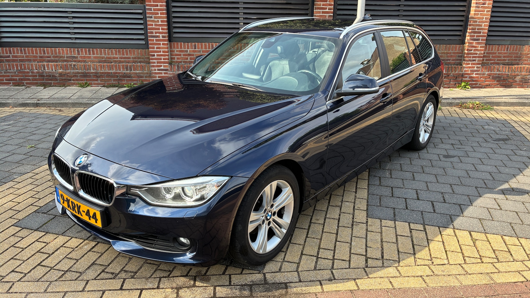 BMW 3-serie Touring - 320i Executive Gereviseerde motor - AutoWereld.nl