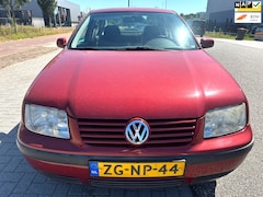 Volkswagen Bora - 1.6 Trendline