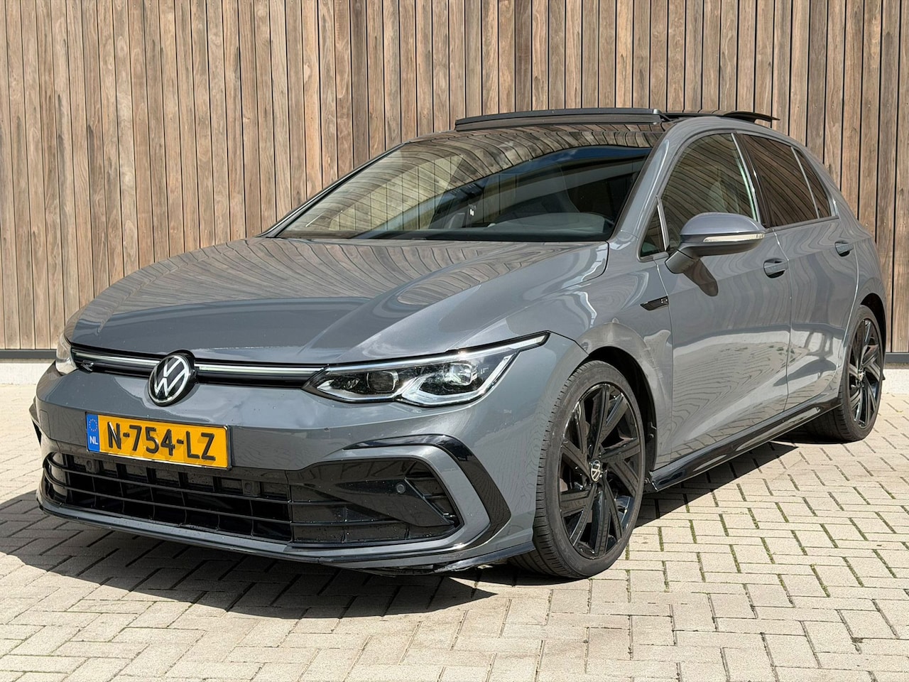 Volkswagen Golf - 2.0 TDI R-Line | PANO | IQ LIGHT | LED | - AutoWereld.nl