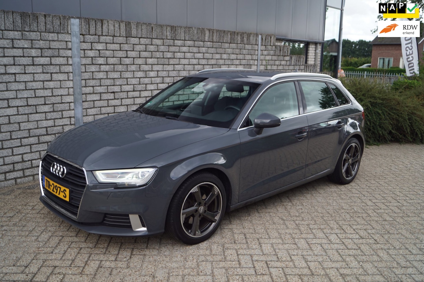 Audi A3 Sportback - 1.5 TFSI CoD Sport Lease Edition Led Koplampen Sportstoelen Clima Cruise Navi Trekhaak Ext - AutoWereld.nl