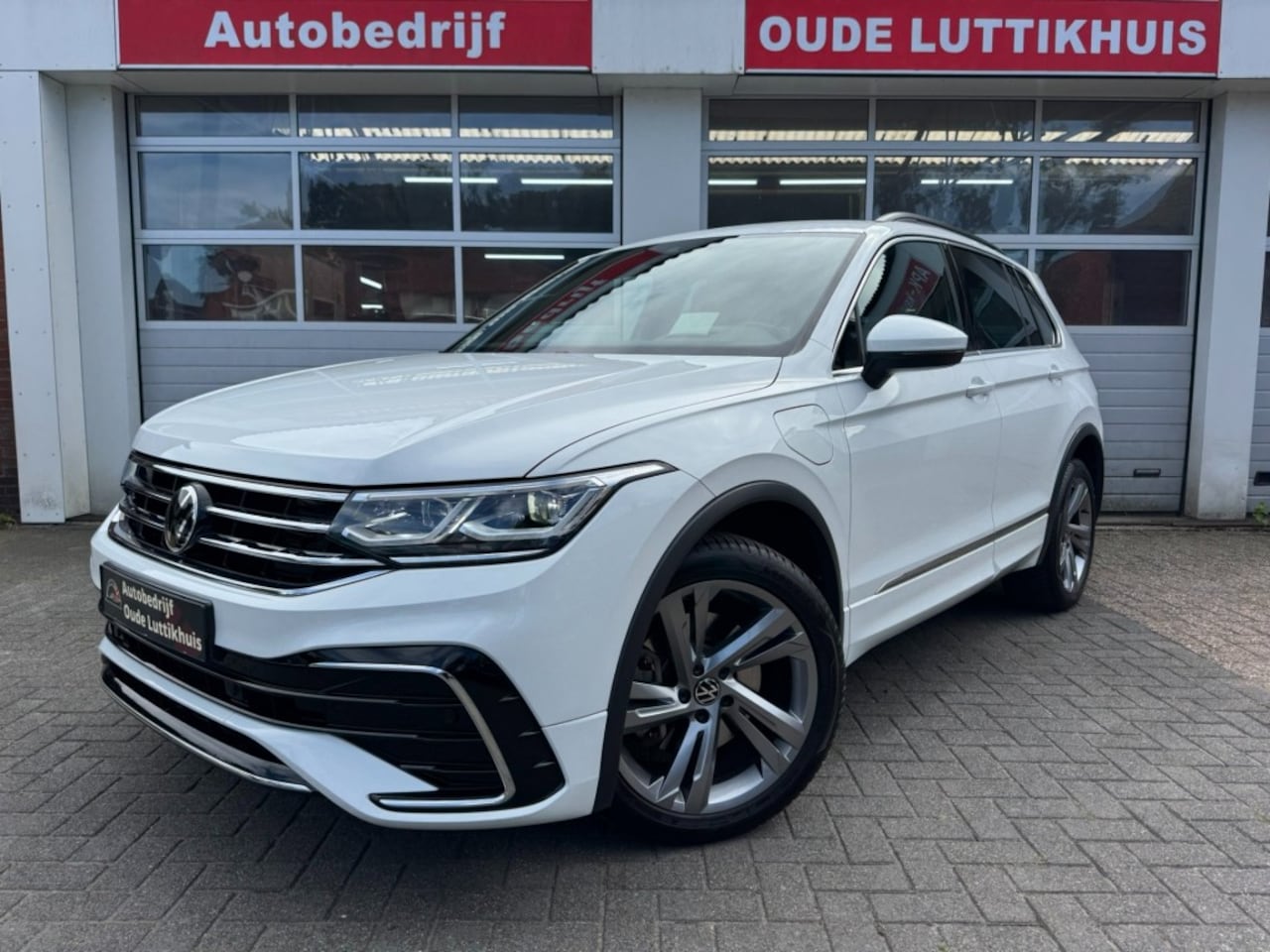 Volkswagen Tiguan - 1.4TSI eHybrid 245PK R-Line Camera Virtual IQ.Light ACC HUD - AutoWereld.nl