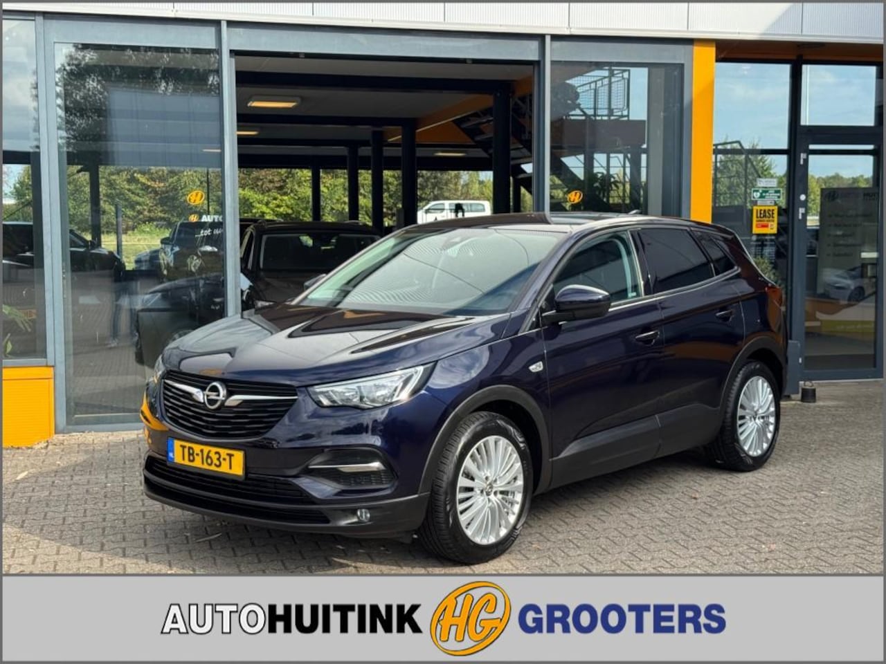 Opel Grandland X - 1.2 T 130 pk Online Edition - trekhaak - all season banden - AutoWereld.nl