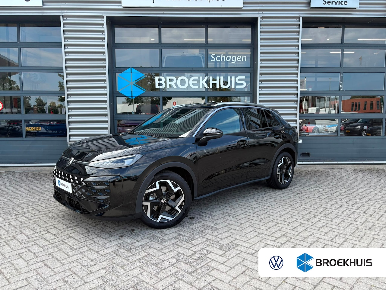 Volkswagen T-Roc - 1.5 eTsi 150 pk R-Line First Edition | Trekhaak | Apple Carplay | A-uitrijcamera | Climatr - AutoWereld.nl