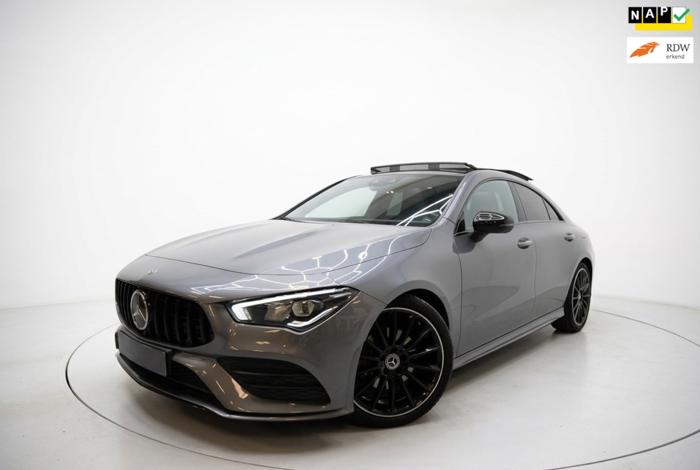 Mercedes-Benz CLA-Klasse - 180 AMG NIGHT PANO CAM CARPLAY - AutoWereld.nl