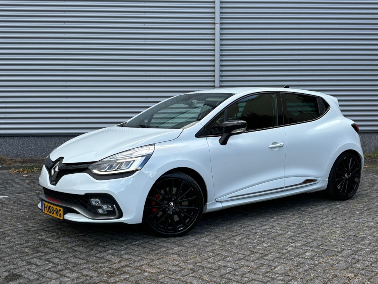 Renault Clio - 1.6 R.S. Trophy Akrapovic PDC - AutoWereld.nl