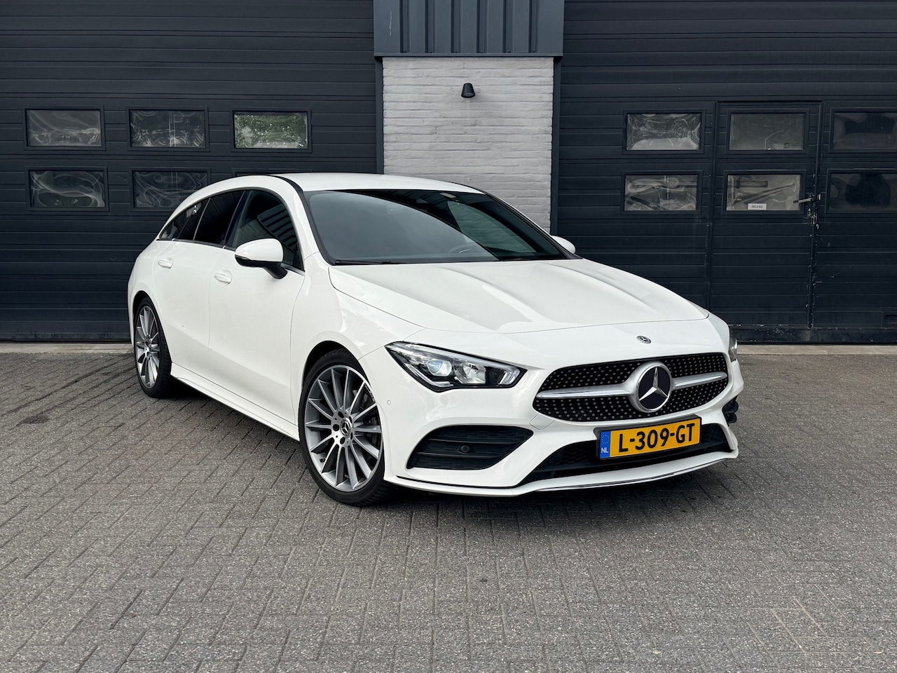 Mercedes-Benz CLA-klasse Shooting Brake - 180 Premium Plus Amg - AutoWereld.nl