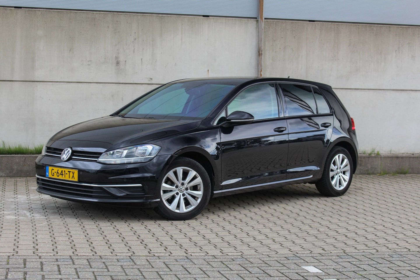 Volkswagen Golf - 1.0 TSI Comfortline Business - automaat - ACC - NAV - Stoelverwarming - AutoWereld.nl