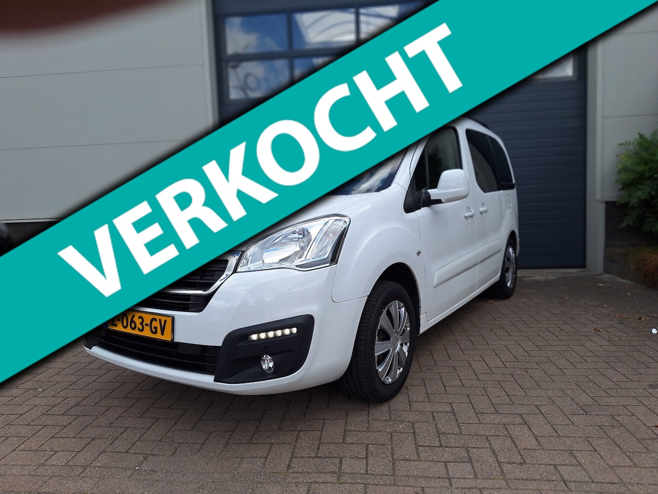 Peugeot Partner Tepee - | 1.2 PureTech Active | Navi | Apple car play |Cruise control | Airco | - AutoWereld.nl