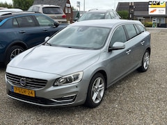 Volvo V60 - 2.4 D6 AWD Plug-In Hybrid Summum 50km AccuBereik NieuweBanden Dealer Onderhouden