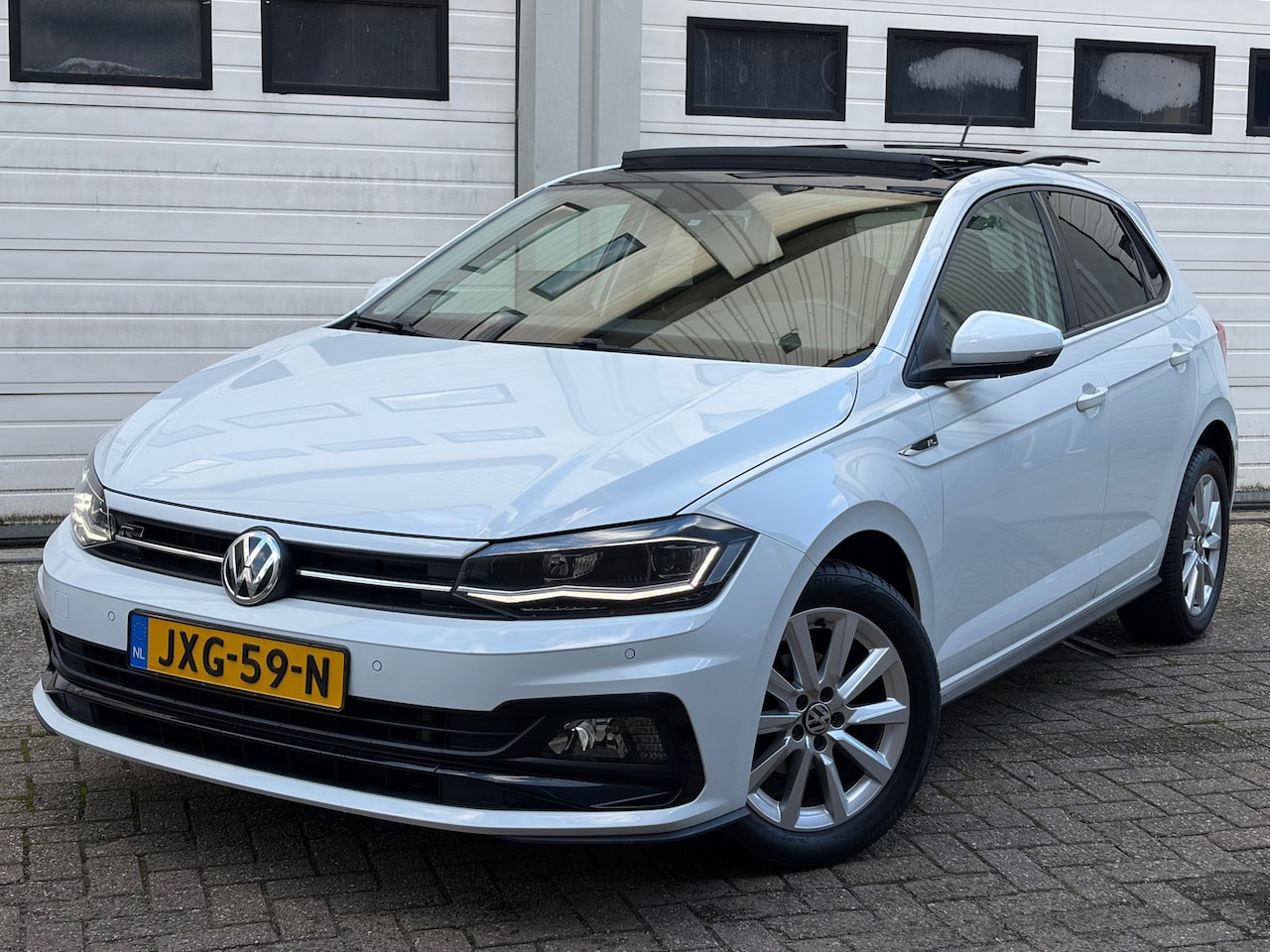 Volkswagen Polo - 1.0 TSI R line aut/pano/carplay/camera/keyless/acc/front assist/startstop/stoelverwarming/ - AutoWereld.nl