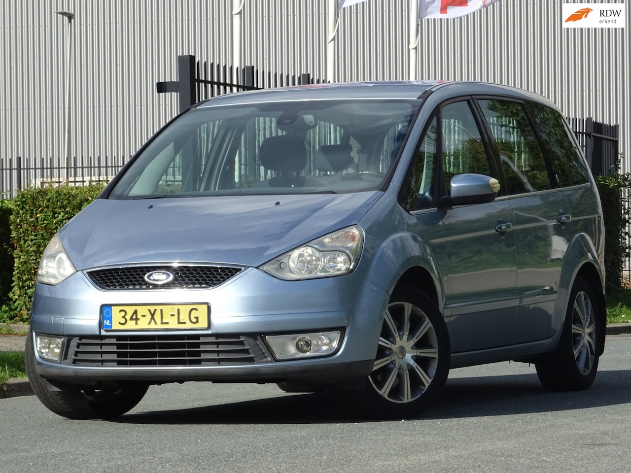 Ford Galaxy - 2.0-16V Ghia 7-PERSOONS NAP/CLIMA/CRUISE/APK - AutoWereld.nl