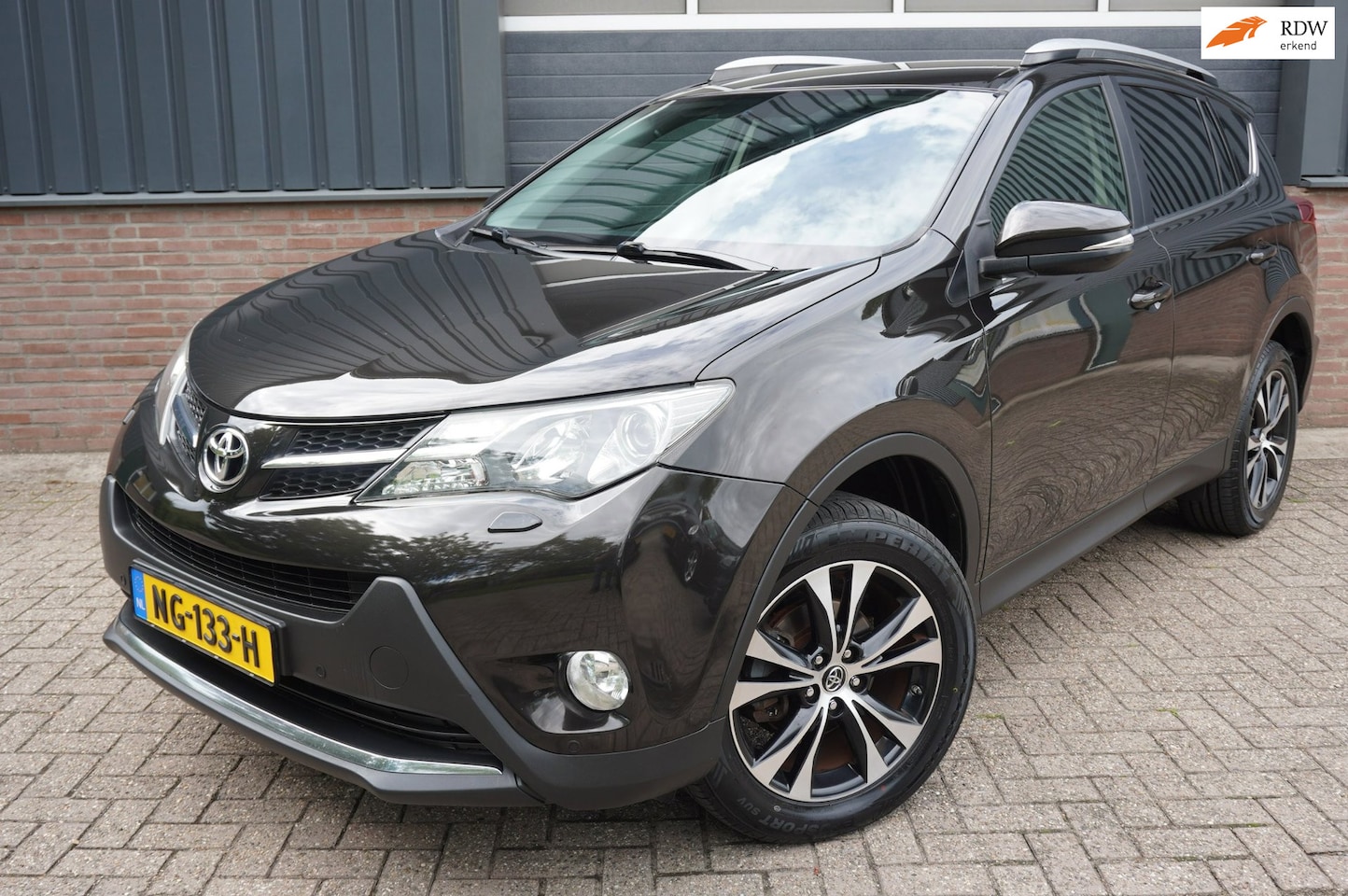 Toyota RAV4 - 2.0 Style 4WD Navi / Trekhaak / Achteruitrijcamera - AutoWereld.nl