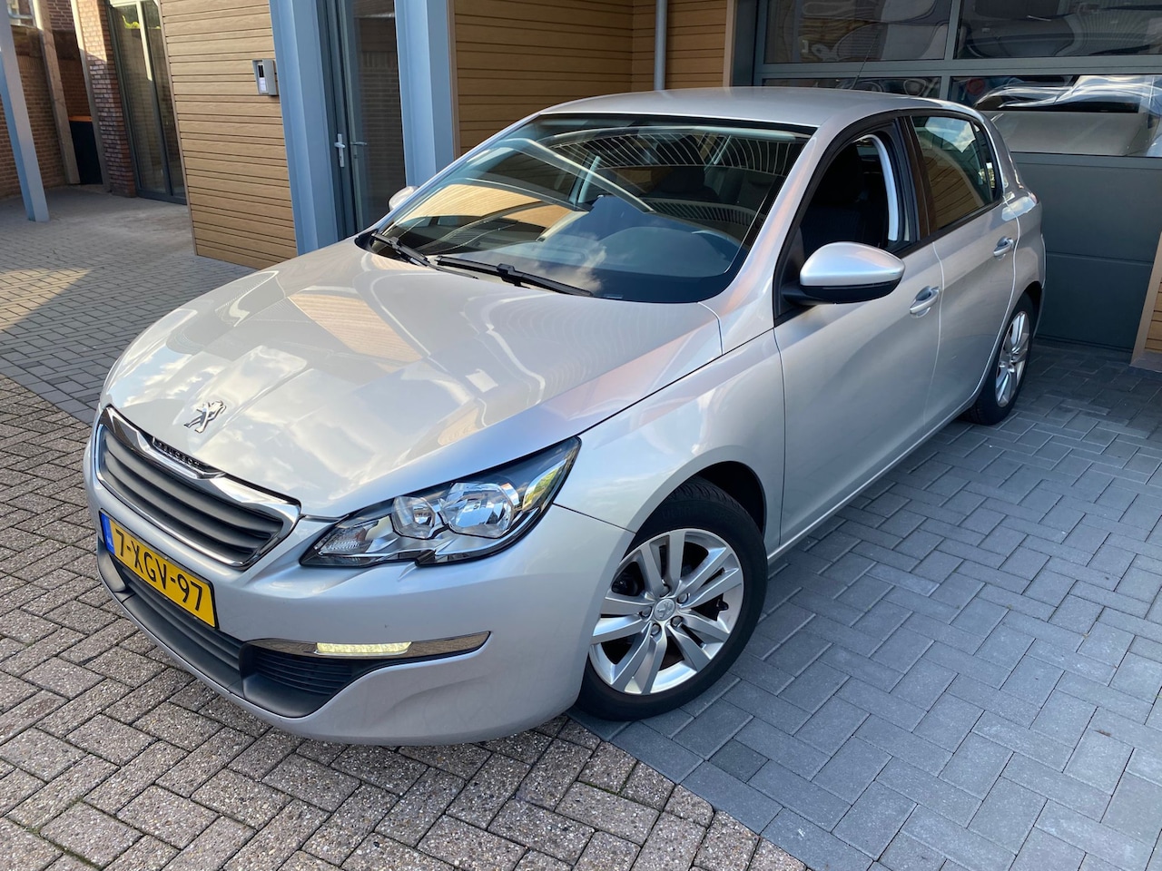 Peugeot 308 - 1.2 VTi Active | Climate| Cruise| Navi| NAP - AutoWereld.nl
