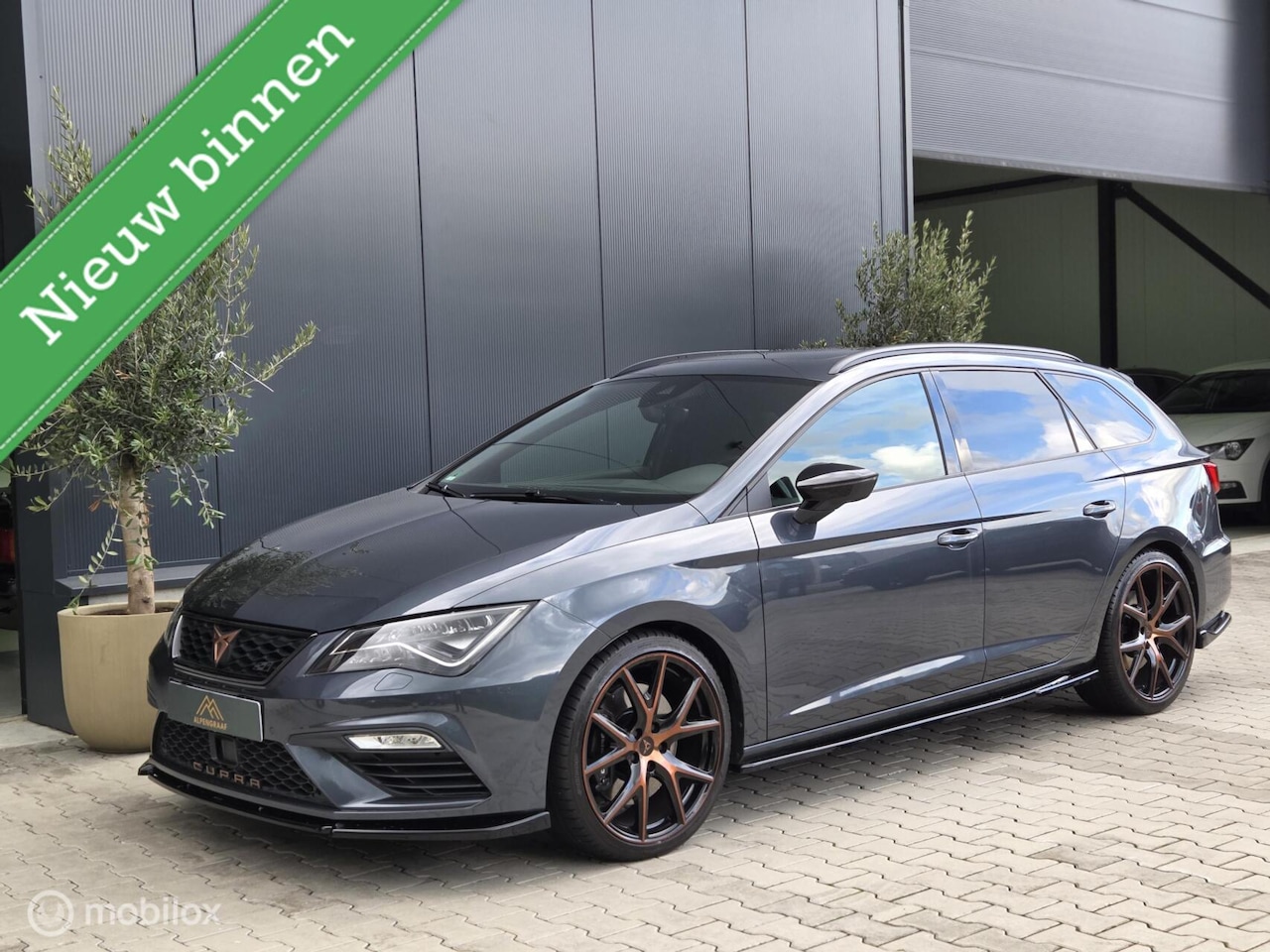 SEAT Leon ST - Cupra 300 4DRIVE 2.0 TSI Beats|Pano|Carbon|Virtual|Maxton|63000km|Nieuwstaat| - AutoWereld.nl