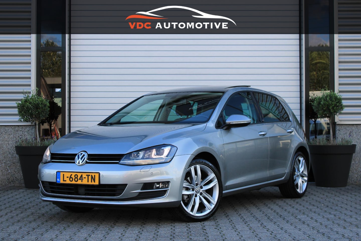 Volkswagen Golf - 1.4 TSI Automaat Pano | Stoelverwarming | Parkeersensoren | Navi | Dealer Onderhouden - AutoWereld.nl
