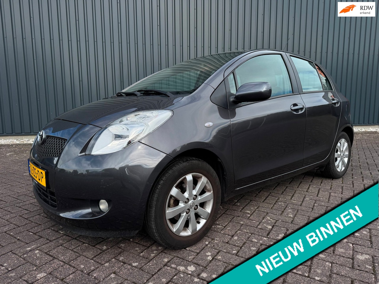 Toyota Yaris - 1.3 VVTi Executive MMT 1.3 VVTi Executive MMT (AUTOMAAT/AIRCO/LEER) - AutoWereld.nl
