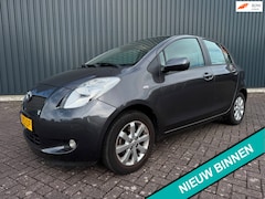 Toyota Yaris - 1.3 VVTi Executive MMT (AUTOMAAT/AIRCO/LEER)