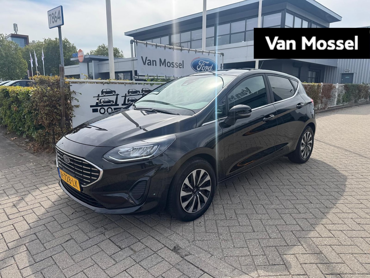 Ford Fiesta - 1.0 EcoBoost Titanium | Parkeersensoren Achter | Cruise Ctrl | Apple Carplay/ Android Auto - AutoWereld.nl