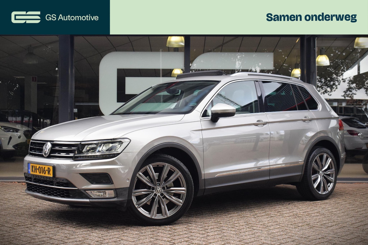 Volkswagen Tiguan - 2.0 TSI 4Motion Highline |TREKHAAK|PANO|CARPLAY| - AutoWereld.nl