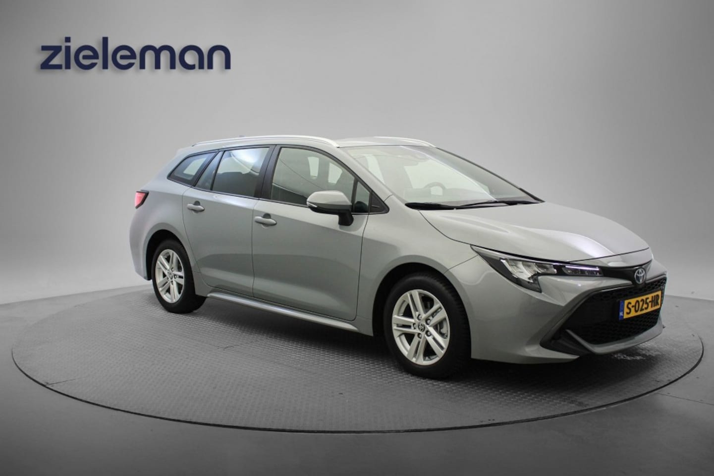 Toyota Corolla Touring Sports - 1.8 Hybrid Active - Carplay, Camera, Cruise, Clima - AutoWereld.nl