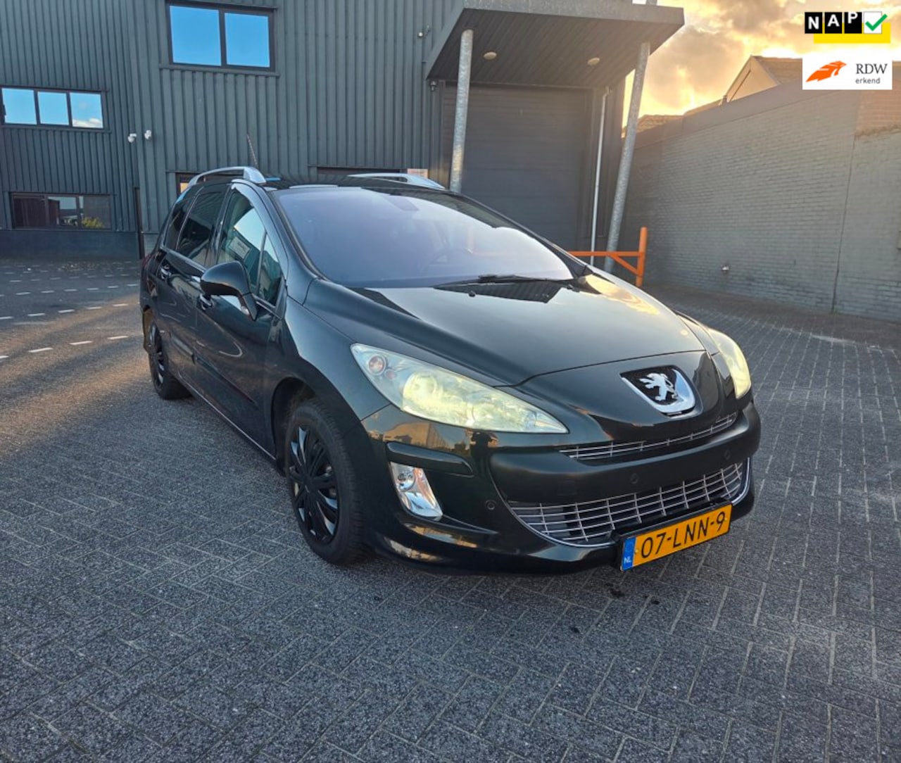 Peugeot 308 SW - 1.6 VTi XS 7P Auto Pano Cruise Clima Carplay - AutoWereld.nl