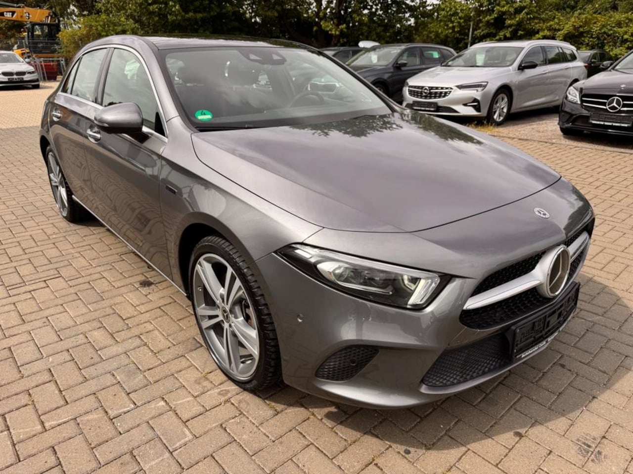 Mercedes-Benz A-klasse - 250 e ** MULTIBEAM LED, PANO, LEDER, MEMORY, 19-inch LMV, 2-zone AIRCO, ACC ** UNFALLFREI - AutoWereld.nl