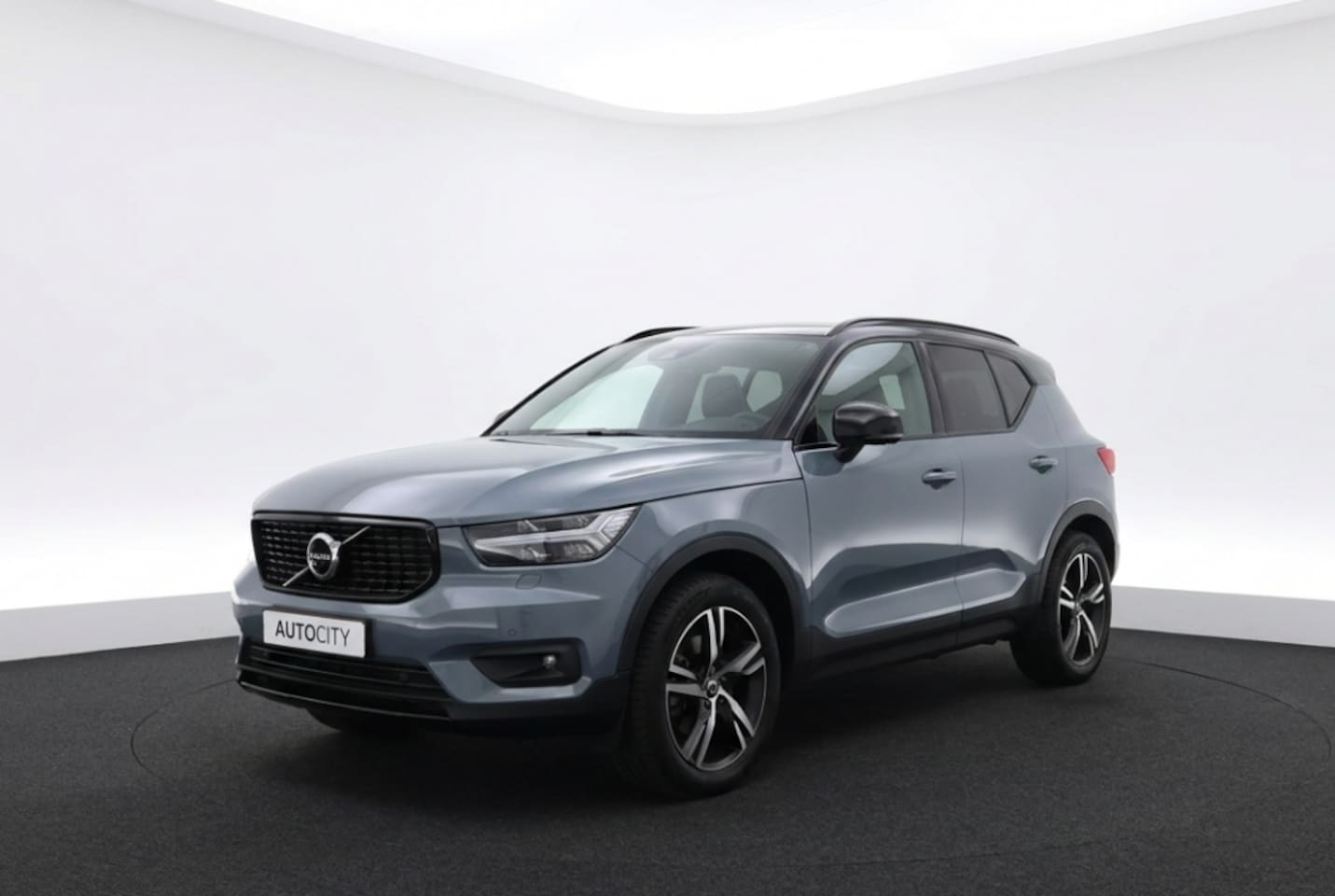 Volvo XC40 - T4 R Design AWD 190 PK l Pano l Stoelverwarming l Cruise - AutoWereld.nl