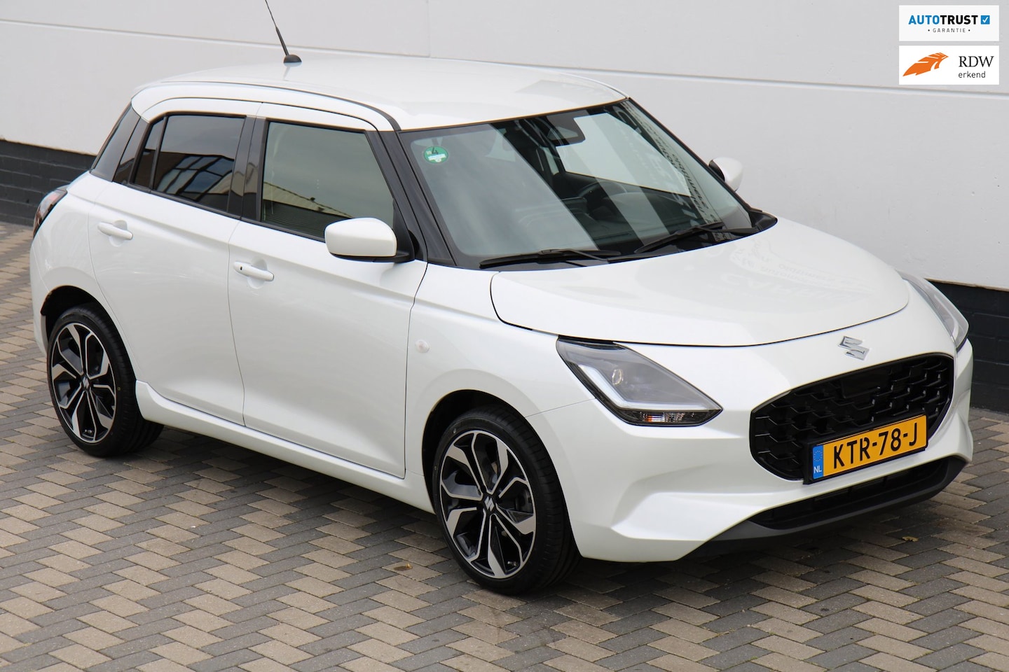 Suzuki Swift - 1.2 Select Smart Hybrid Carplay Camera Keyless!! - AutoWereld.nl